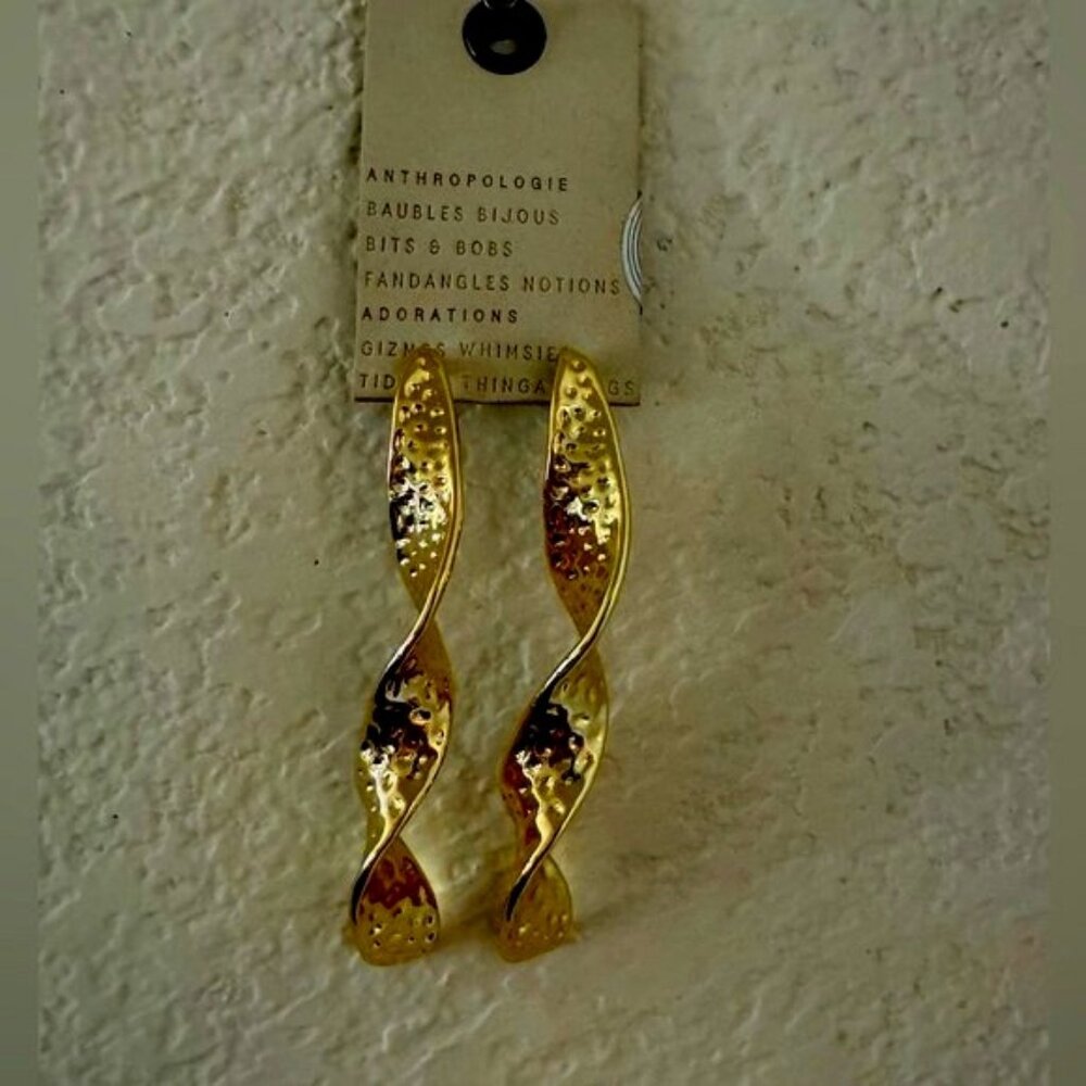 NWT ANTHROPOLOGIE Long Twist Drop Hammered Spiral 14k Gold Plated Brass Earrings